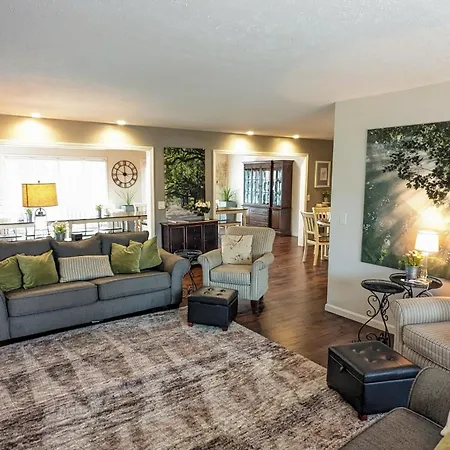 5 Bedroom Family Gathering Home With Indoor Hot Tub